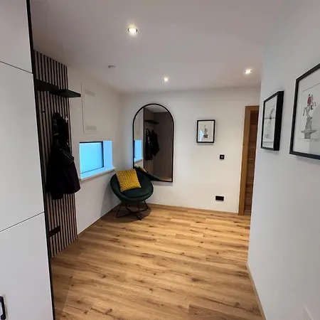 Alpinelodge8 Апартаменти *